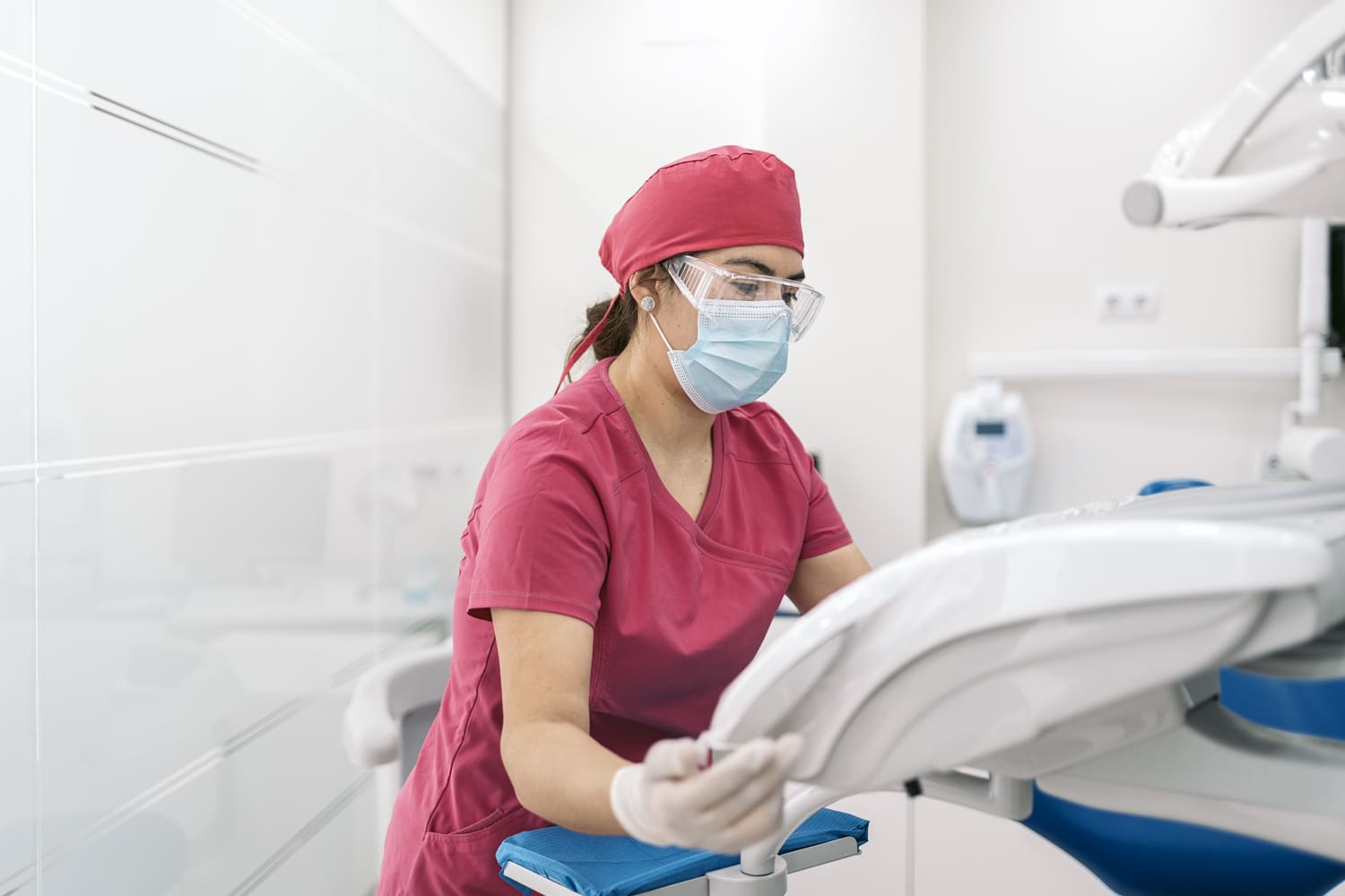 Case studies of clean dental clinics performed by professionals for dental clinics.
