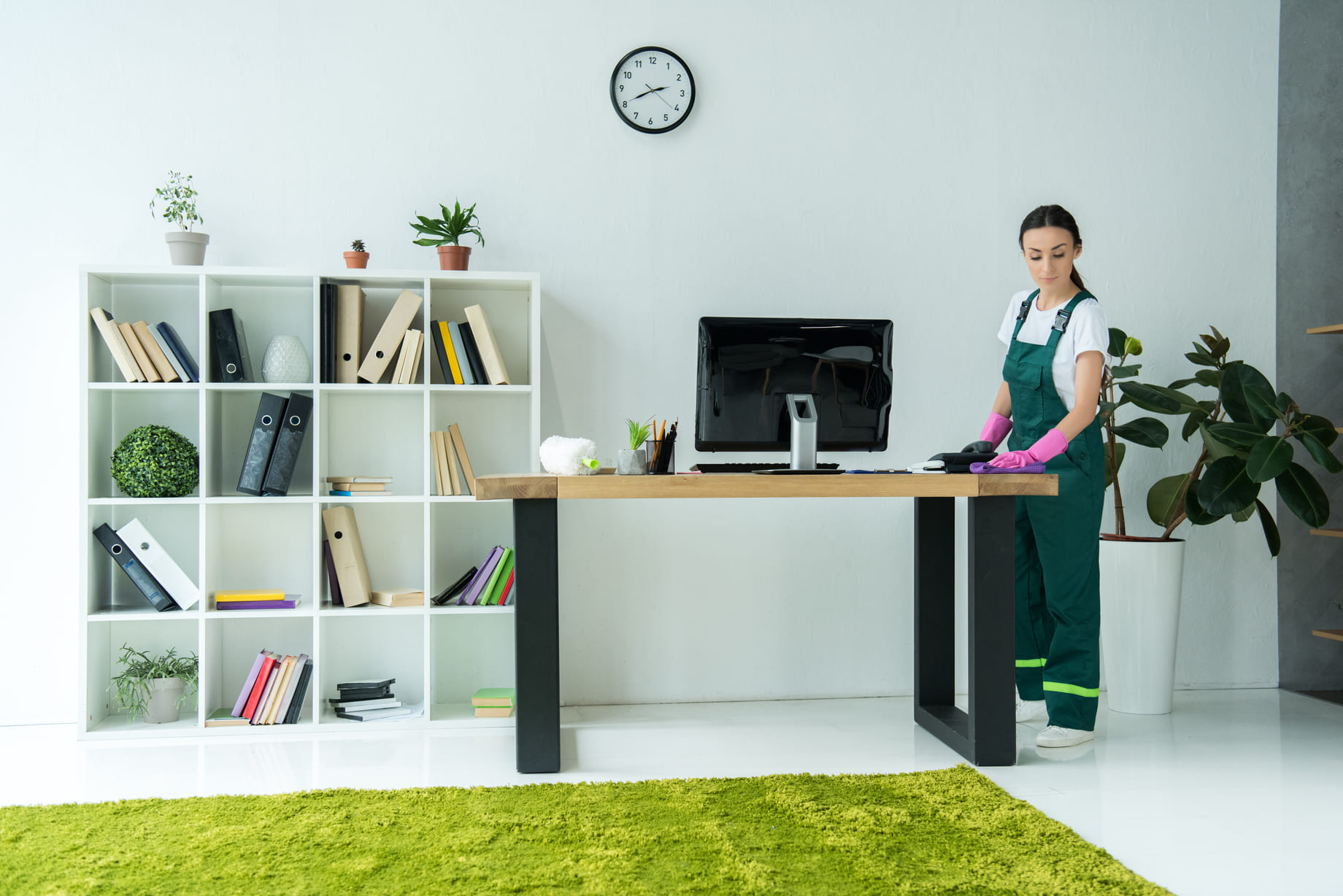 Deep cleaning for legal meeting rooms performed by experts in legal offices.