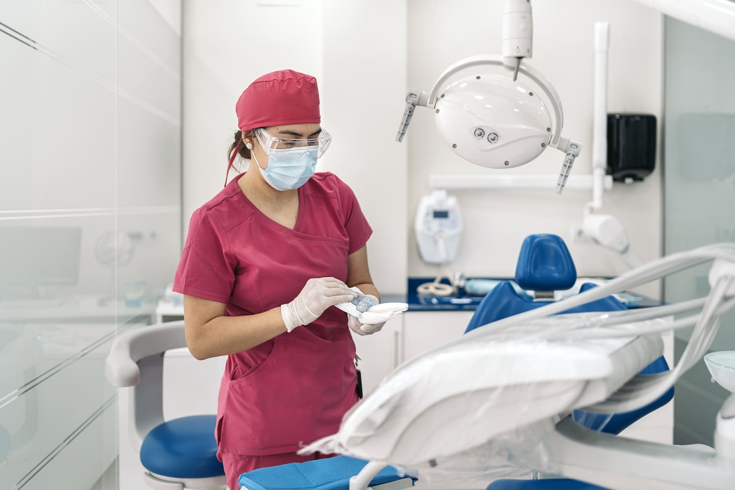 Reduction of bacteria in dental environments performed by professionals for dental clinics.
